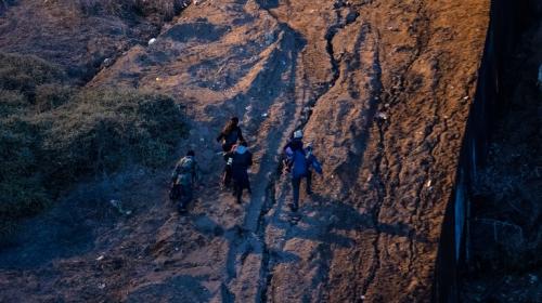 Niña guatemalteca muere en custodia de EE.UU. en la frontera