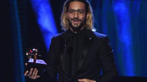 Maluma fue criticado por usar unas "exuberantes" botas con tac&oacute;n 