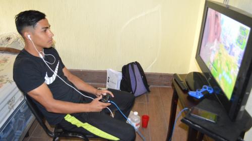 Fornite, pasta y viaje en moto: así vive la Final Luis Martínez