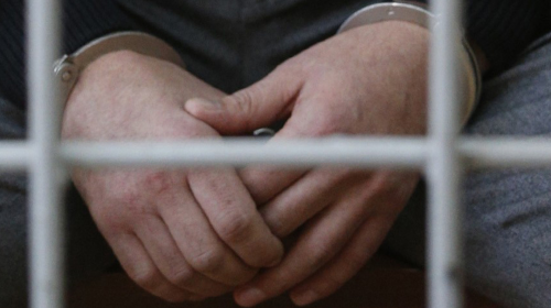 Reo escapa, sube a un carro y el conductor resulta ser un polic&iacute;a