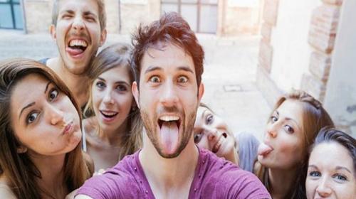 Solo le caes bien a la mitad de tus amigos, según la ciencia