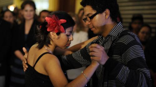 Estudios muestran que bailar te ayuda a envejecer de mejor forma