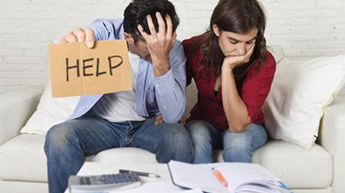 Si tú y tu pareja deben hasta el alma, sigan estos sencillos tips