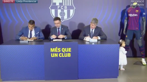 La tierna invitada que rompió el protocolo en el Barcelona