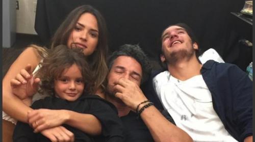 Familia de Ricardo Arjona está en Guatemala y reparte regalos