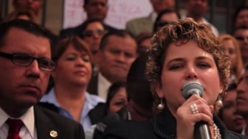 Esposa de Manuel Baldizón protagoniza escándalo en un bus