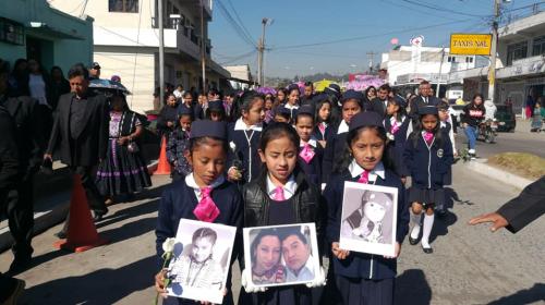 Tragedia en Salcaj&aacute;: as&iacute; le dan el &uacute;ltimo adi&oacute;s a las v&iacute;ctimas