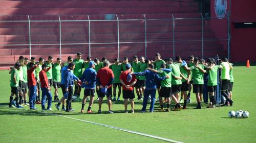 Dos futbolistas de Municipal jugarán en la Universidad