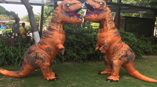 Periodista transmite en vivo sin percatarse de lo que suced&iacute;a detr&aacute;s