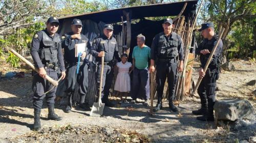 El hermoso regalo que los agentes de la PNC dieron en Jutiapa
