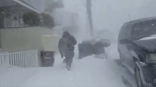 Así vive un guatemalteco la mega tormenta polar en Nueva York