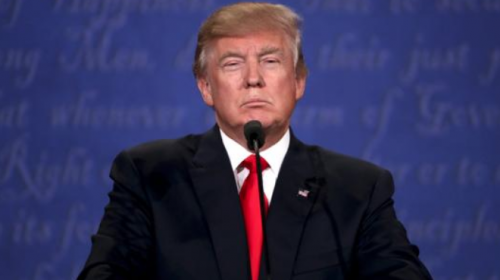 Trump enfurece por libro que lo muestra como un "niño malcriado"