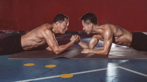 As&iacute; fue como un joven convirti&oacute; a su padre en un gur&uacute; del "fitness"