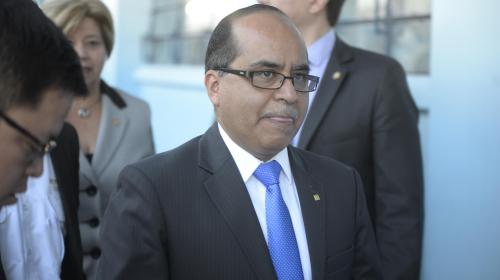 Ministro dice que su labor no es formar "músicos" ni "pintores"