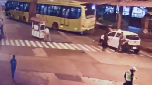 Hombre muere tras lanzarse bajo las llantas de un Transmetro en zona 1