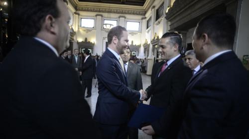 Opositores señalan negociaciones espurias en elección de Arzú júnior