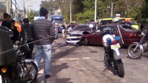 Persecuci&oacute;n contra robacarros termina en accidentes y heridos