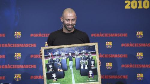 El Barcelona hace un emotivo homenaje a Mascherano