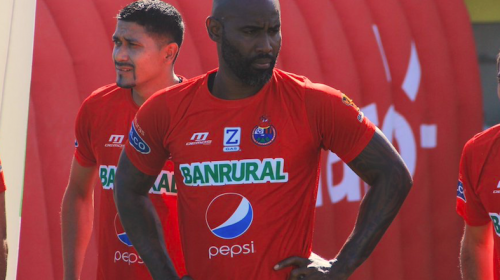 Felipe Baloy: "Nunca busqué lesionar al jugador de Comunicaciones"