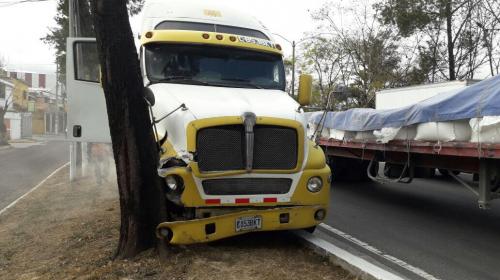 Múltiple colisión genera complicaciones de tránsito en el Periférico