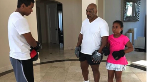 Mike Tyson entrena a su hijo e ilusiona a los amantes del boxeo