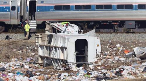 Un muerto en accidente de tren en que viajaban legisladores de EE.UU. 