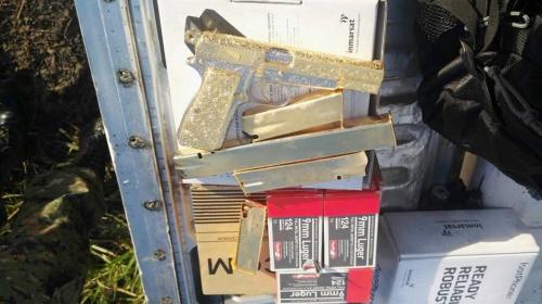 La pistola de oro del coronel del Ej&eacute;rcito a quien arrestaron en Pet&eacute;n