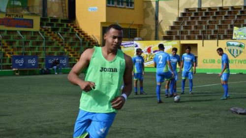 Futbolistas colombianos devuelven dinero a la Muni de Mixco