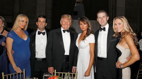 Hospitalizan a familiar de Donald Trump tras abrir paquete sospechoso