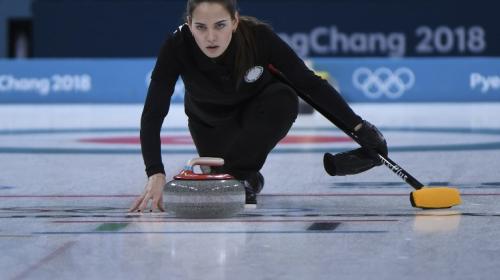 Conoce a la bella atleta conocida como "la doble" de Angelina Jolie