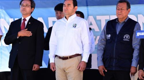 Embajador de Corea le reclama a Jimmy por el estado de las carreteras