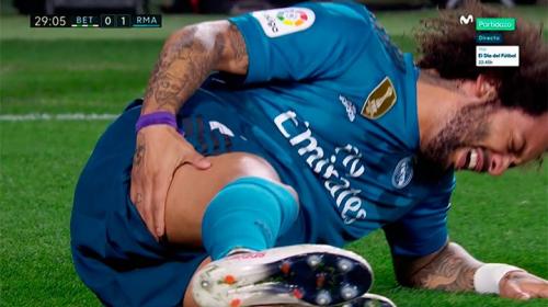 &iexcl;Alerta en el Real Madrid! Marcelo abandona el partido por lesi&oacute;n