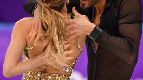 Traje de patinadora se rompe en plena competencia y muestra de m&aacute;s