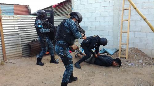 El video de la captura de un pandillero que cuestionan en las redes