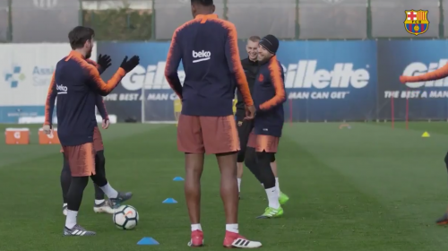 Lionel Messi aplaude alucinante túnel de Dembélé durante el entreno