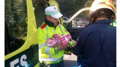 &iexcl;Es una ni&ntilde;a! PMT detuvo el tr&aacute;fico para atender un parto