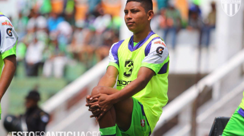 La promesa de 16 a&ntilde;os de Antigua marca a los 10 minutos de su debut