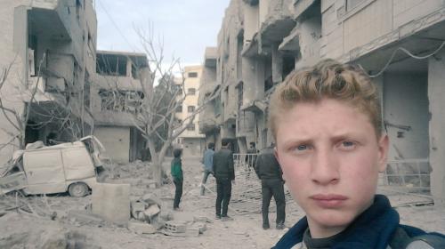 Joven de 15 a&ntilde;os se convierte en youtuber de guerra en Siria 