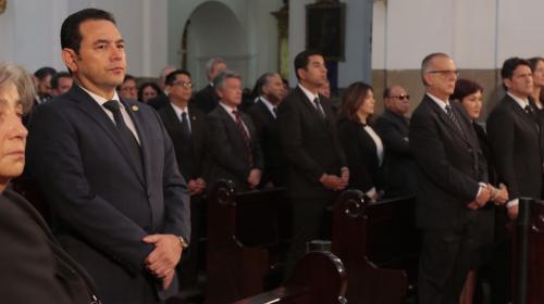 Iv&aacute;n Vel&aacute;squez y Jimmy Morales coinciden en la Catedral Metropolitana