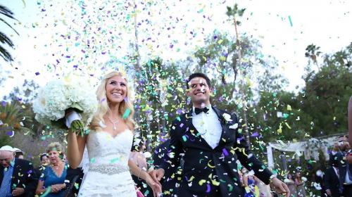 Suegro borracho besa a la novia en plena boda y causa batalla campal