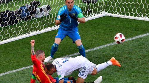 Con un autogol España ya derrota a la anfitriona Rusia