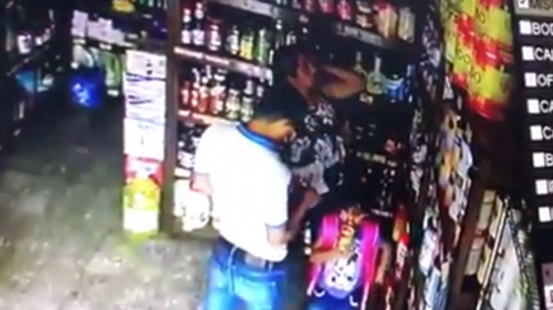 #Video: pareja utiliza a una ni&ntilde;a para cometer un robo en un negocio