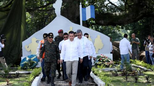 El monumento oficial que recuerda a las víctimas del volcán