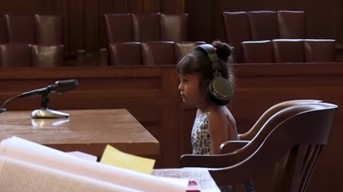 Niños migrantes enfrentan solos sus juicios de deportación en EE.UU.