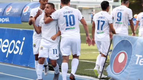 Comunicaciones triunfa en presentación y los fanáticos se ilusionan