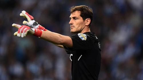Iker Casillas defiende a Loris Karius