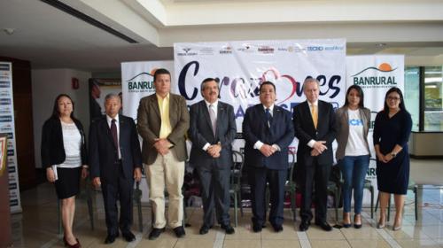 Banrural y Techo entregan donativo para la construcci&oacute;n de viviendas 