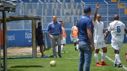 Así fue el primer día como entrenador de Dwight Pezzarossi