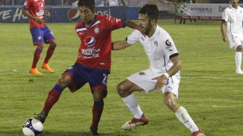 Goles mexicanos, un expulsado y un insípido empate en Xela