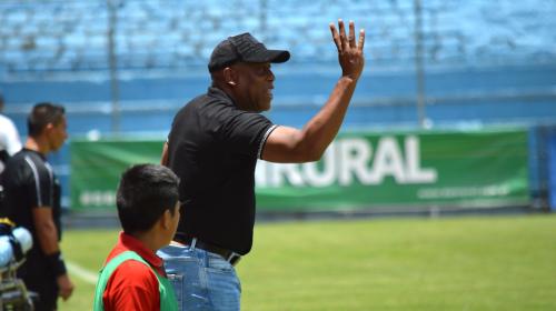 Medford: A Tinoco lo abuchearon el domingo pasado y hoy lo aplauden